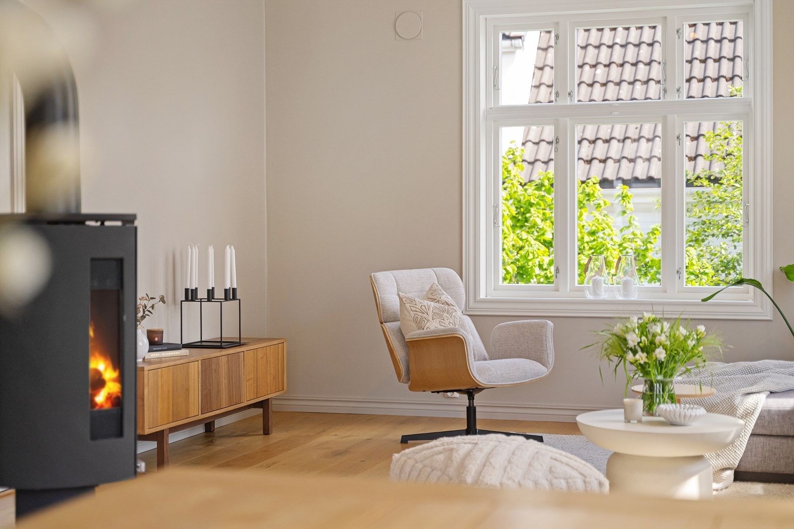 En moderne vedovn sørger for både hygge og effektiv oppvarming på kalde dager. Galleribilde