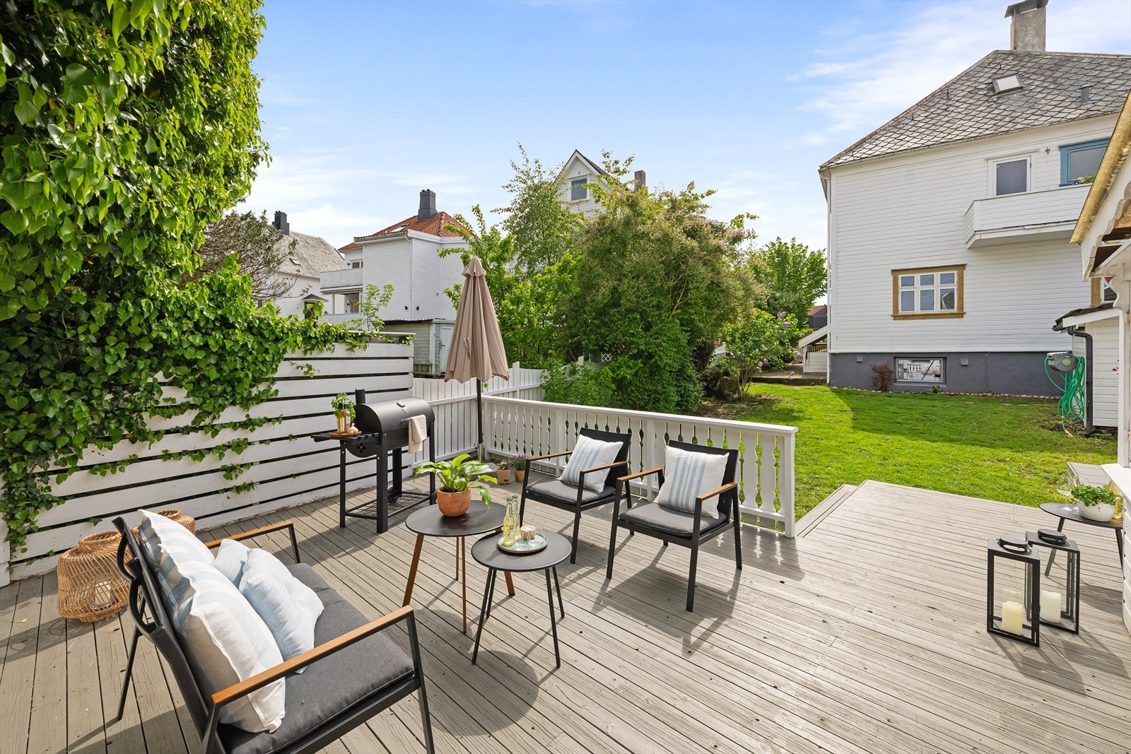 Uteplassen er perfekt for grilling og hyggelige sommerkvelder. Galleribilde
