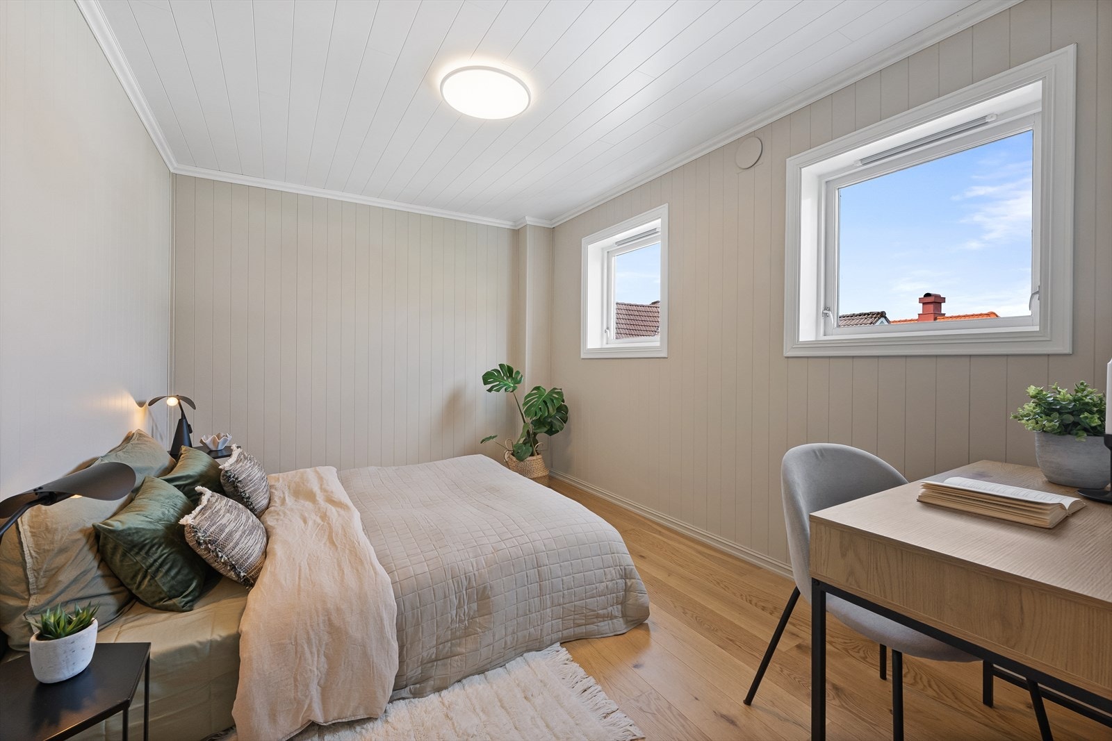 Det andre soverommet i hovedetasjen, med plass til seng og skrivebord. Galleribilde
