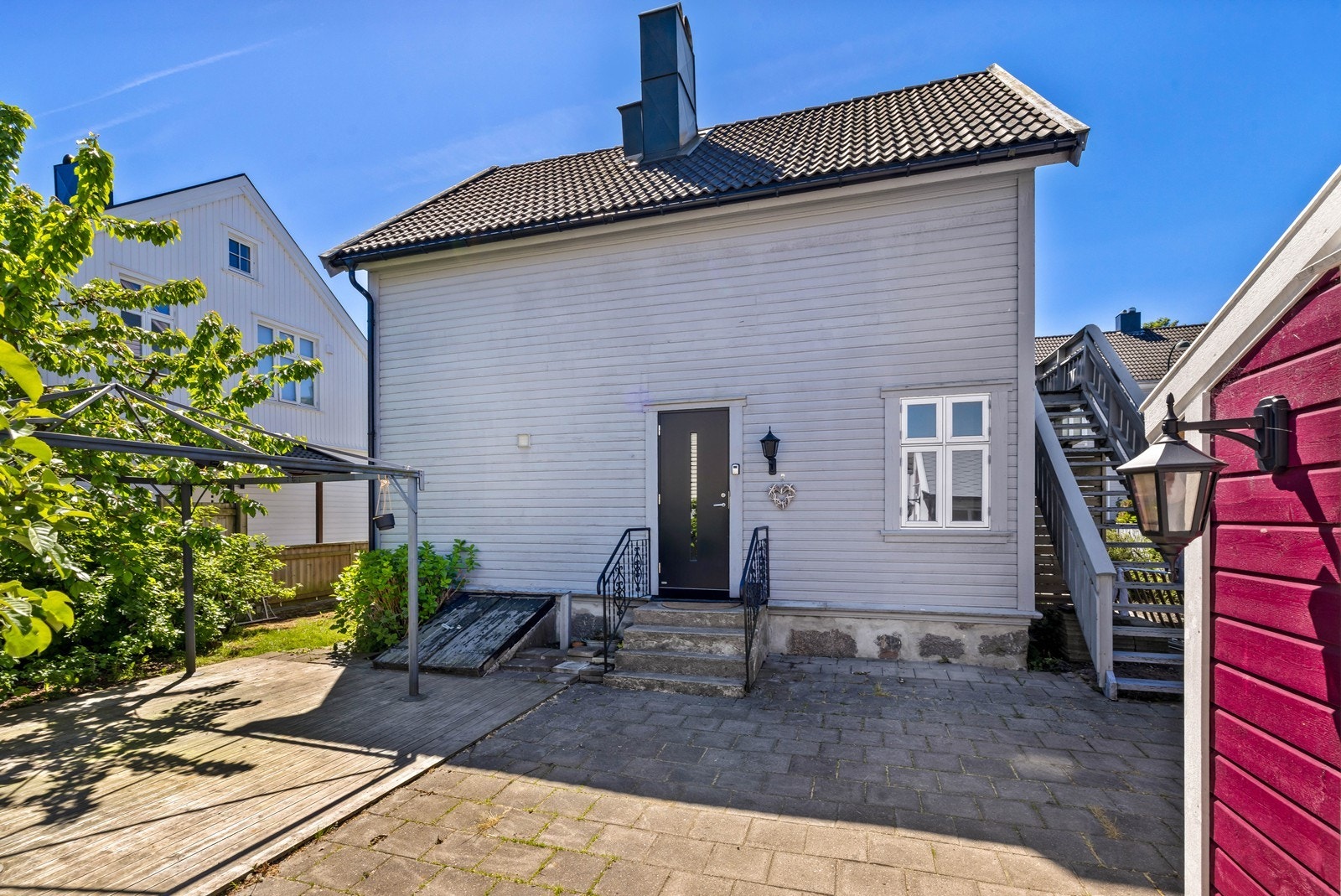 Trapp på høyre side med inngang til leilighet nr. 2 Galleribilde