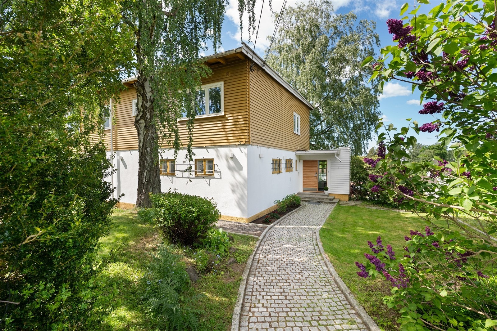 Huset er opprinnelig fra 1937 og har blitt tilbygget og modernisert i flere omganger. Galleribilde