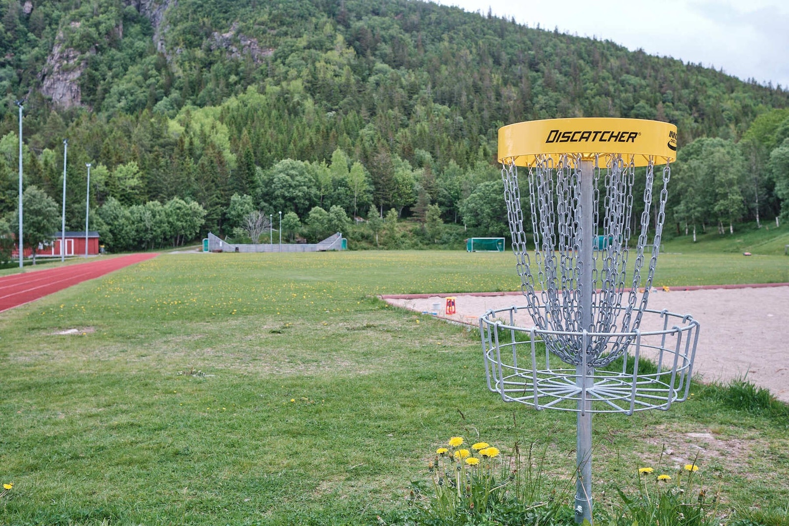 Det er også gode muligheter for discgolf i sesong. Bildene er lånt med samtykke fra Opplev Jøa. Galleribilde