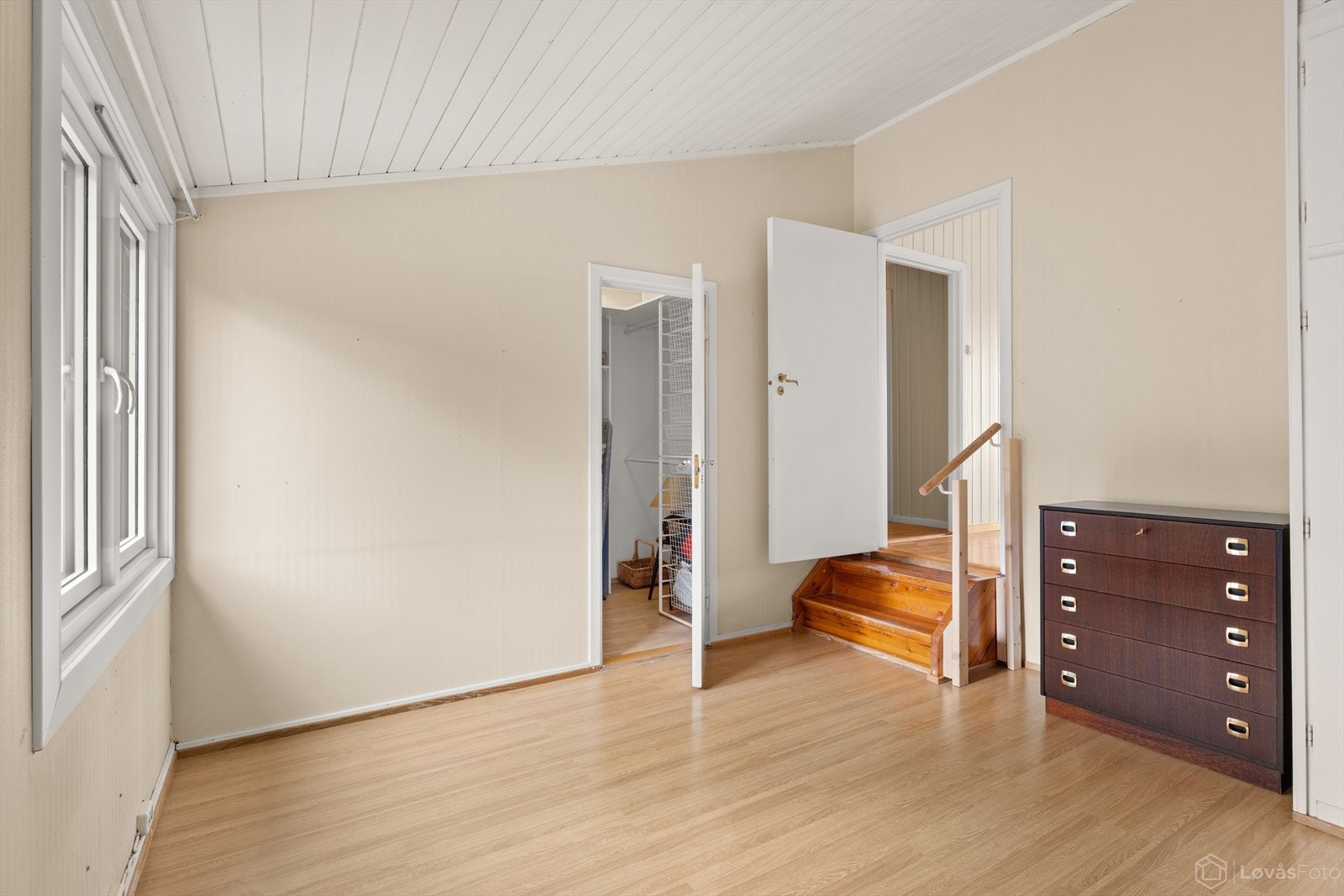 Fra soverommet er det adkomst til praktisk, innvendig bod. Galleribilde