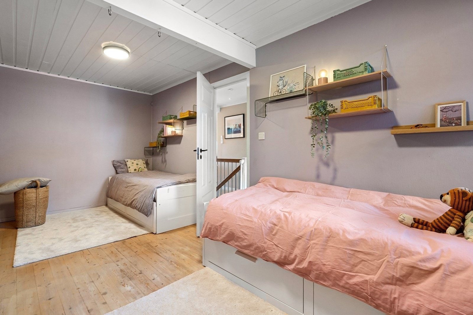 Soverom 2 har god plass til dobbeltseng og annet møblement. Galleribilde