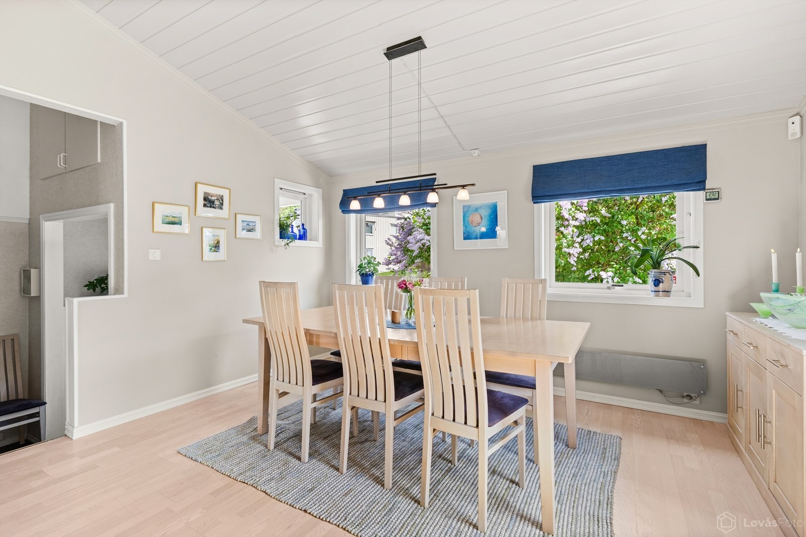 Naturlig fin plass til en stor spisegruppe. Galleribilde