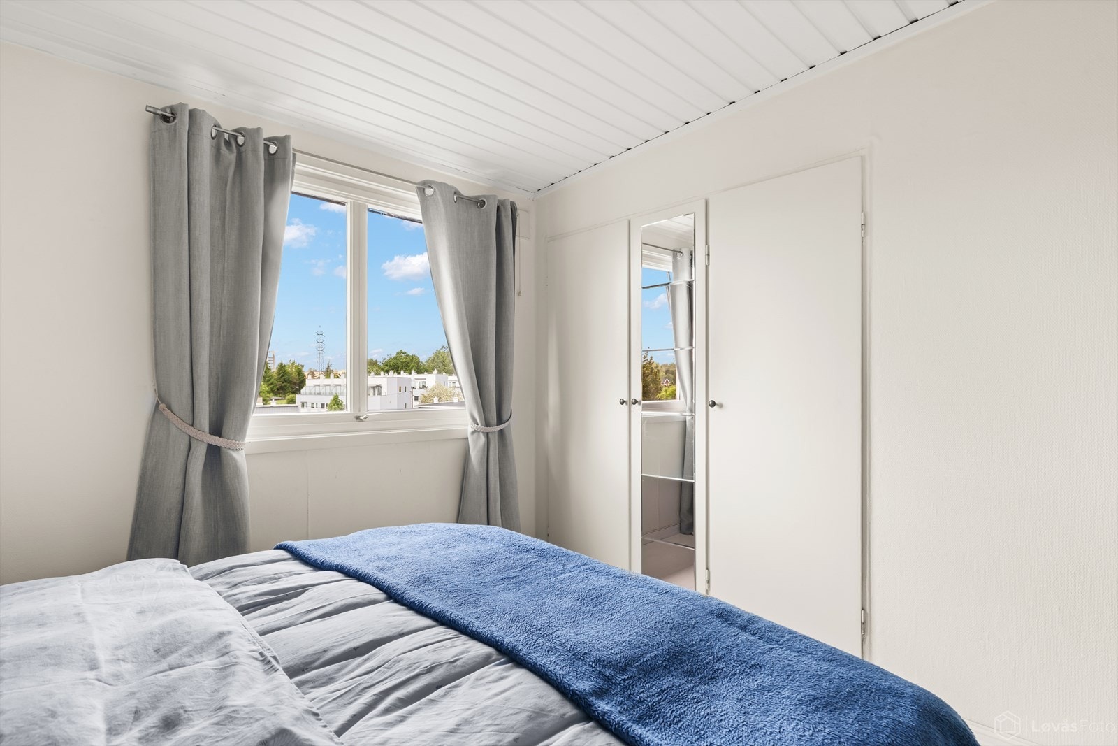 Soverommet har innebygd skap med rikelig oppbevaringsplass. Galleribilde