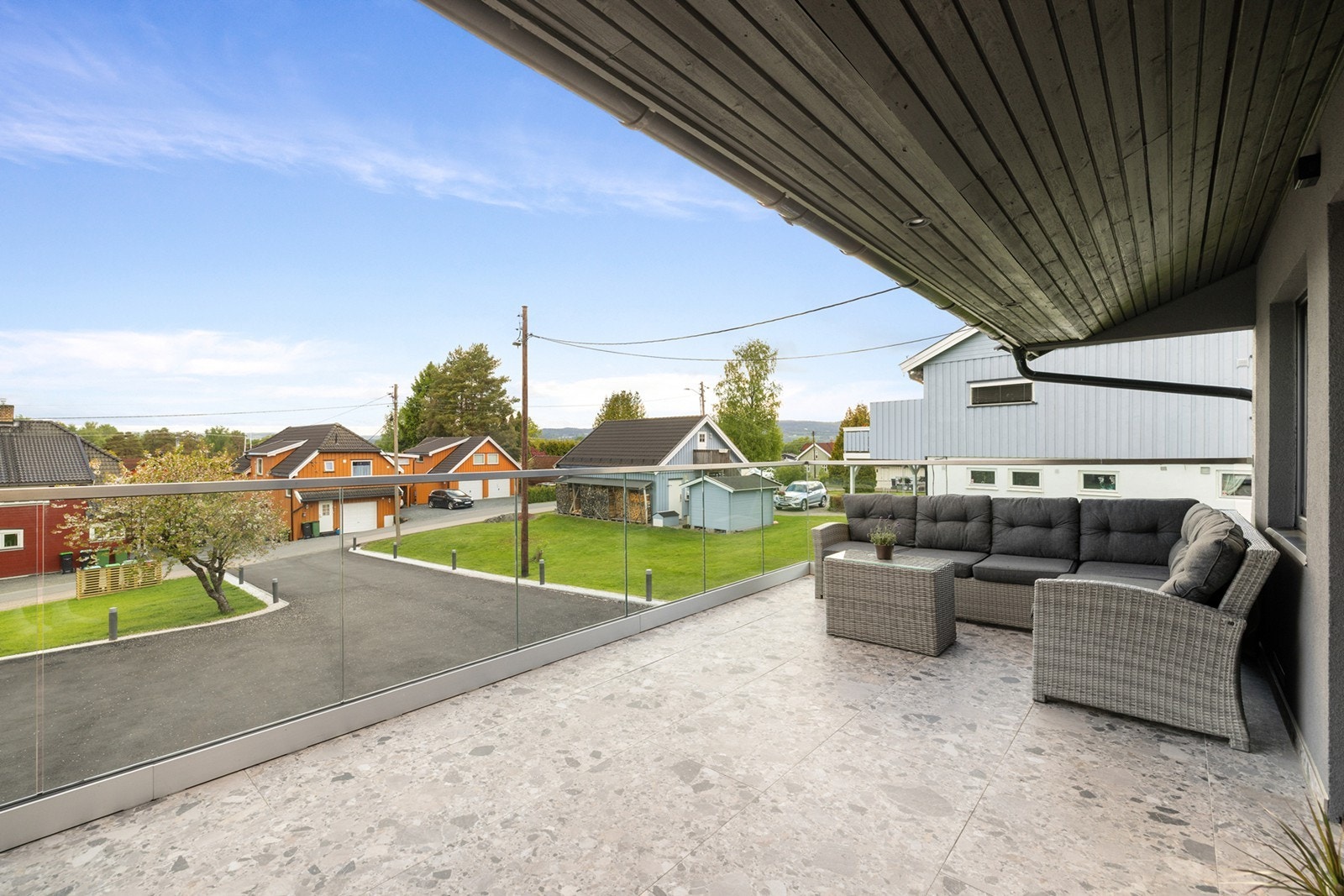 Fra hovedsoverommet har du også direkte adkomst til en herlig sørvendt terrasse på ca. 20m². Galleribilde
