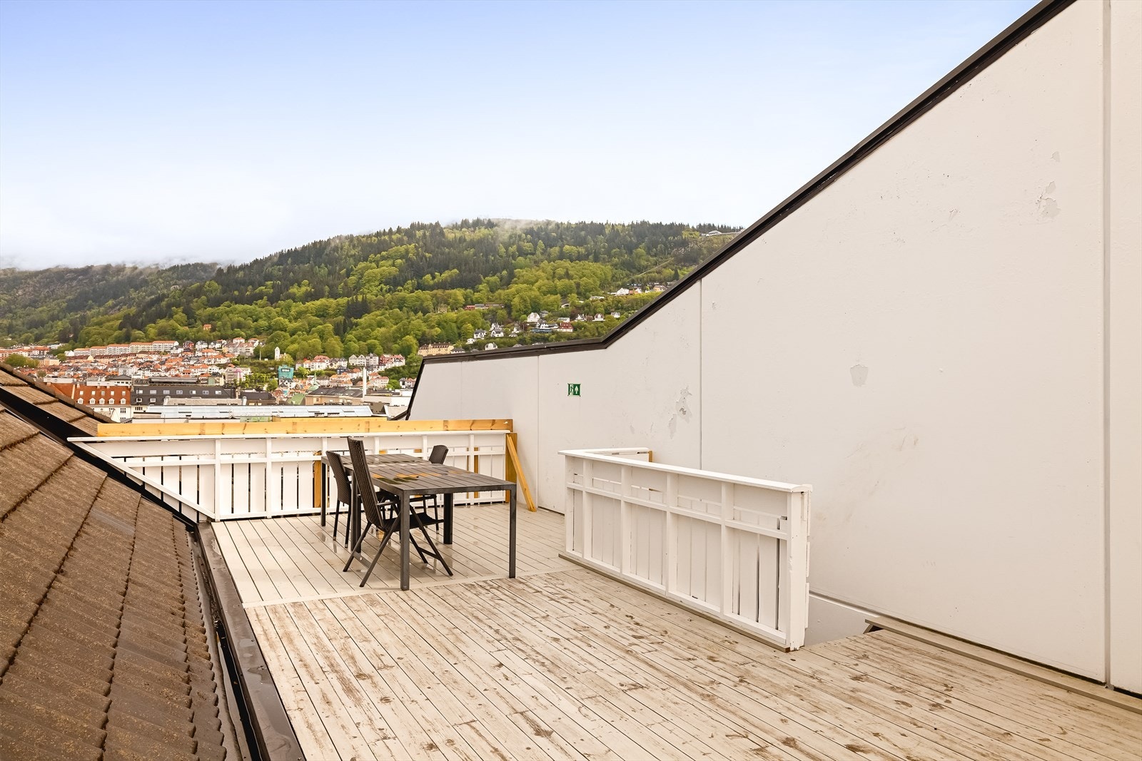 Borettslaget har en stor, felles takterrasse som er tilgjengelig for alle beboere. Galleribilde