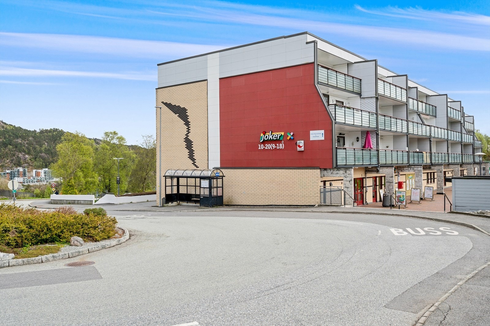 - Nærmeste dagligvare er Joker som du finner en 2 minutters spasertur unna - Galleribilde