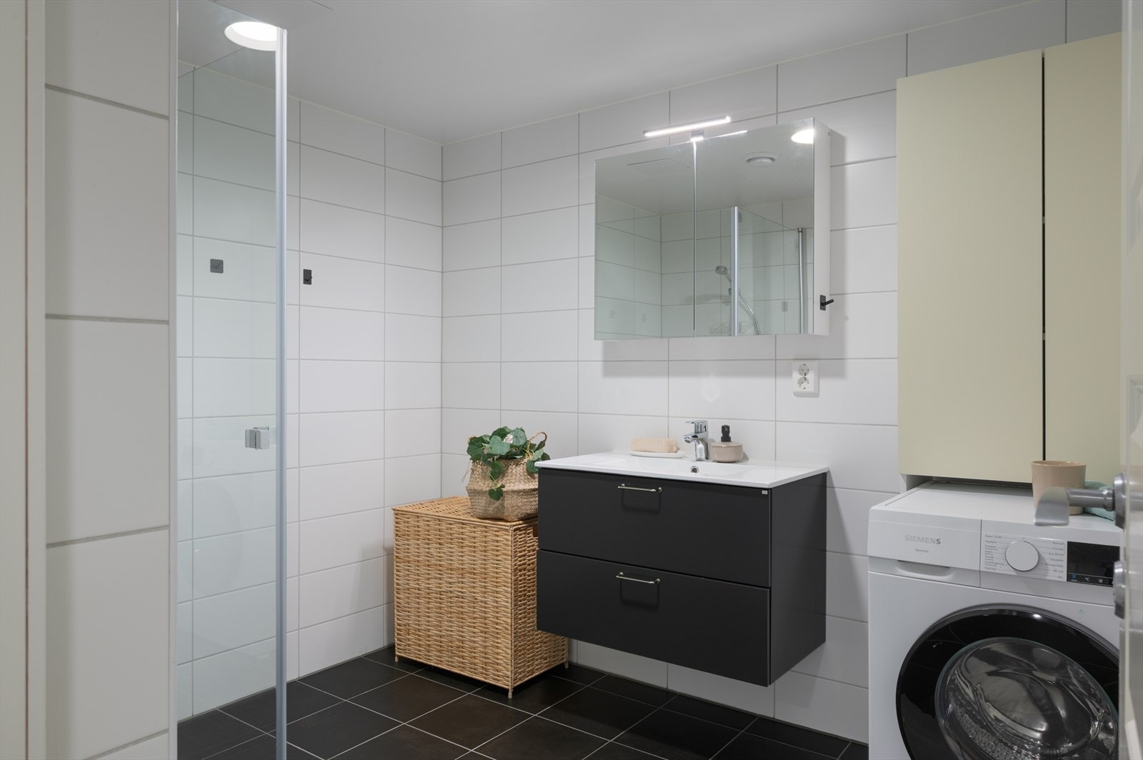 - Lekker bad som måler 5,9 m² - Galleribilde