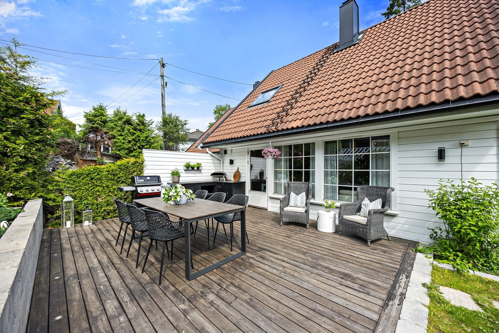 Terrassen på 31 m² har god plass til både grill og sittegruppe. Galleribilde