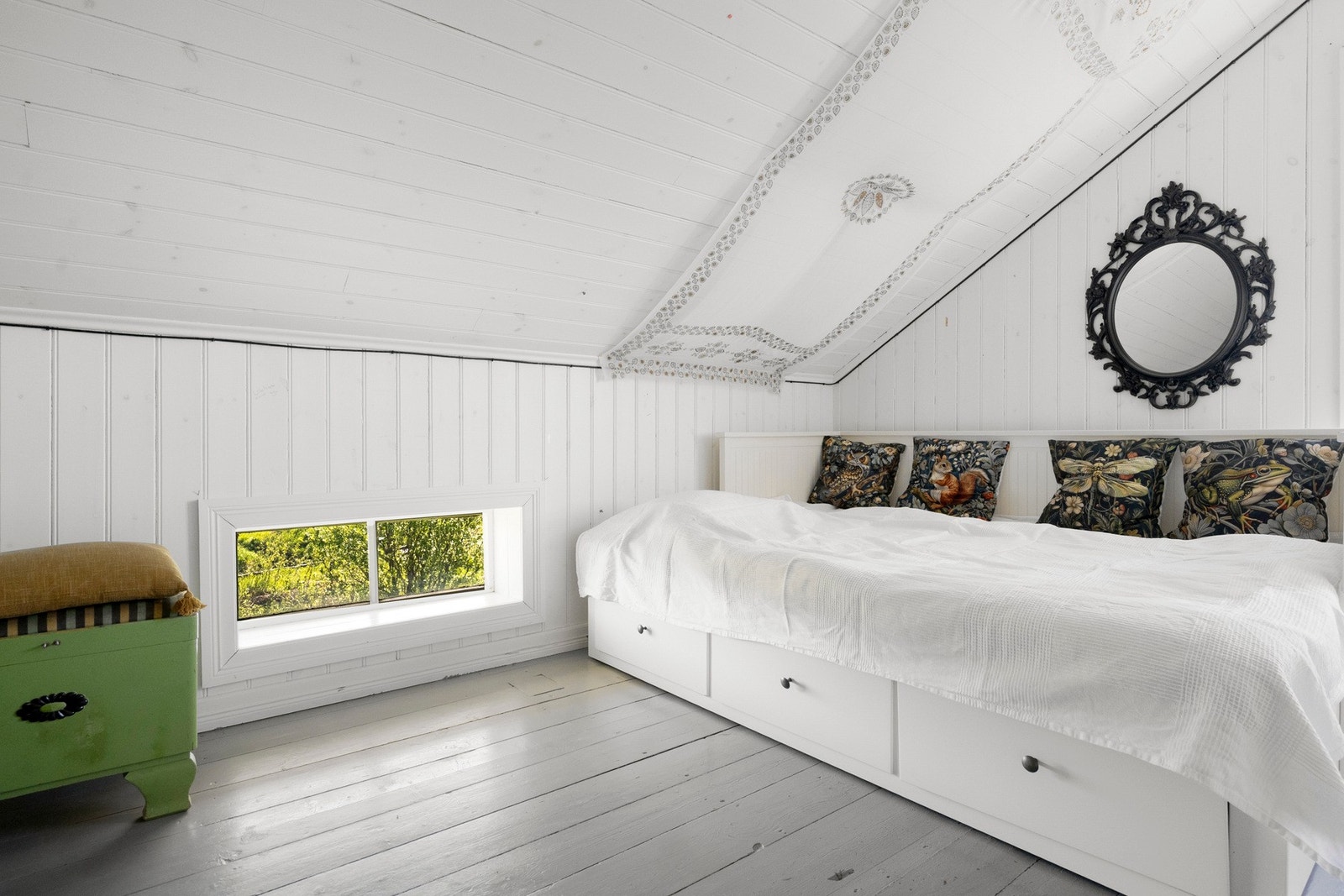 I tillegg rinnes 2 soverom, perfekt som barnerom, gjesterom eller kontor. Galleribilde