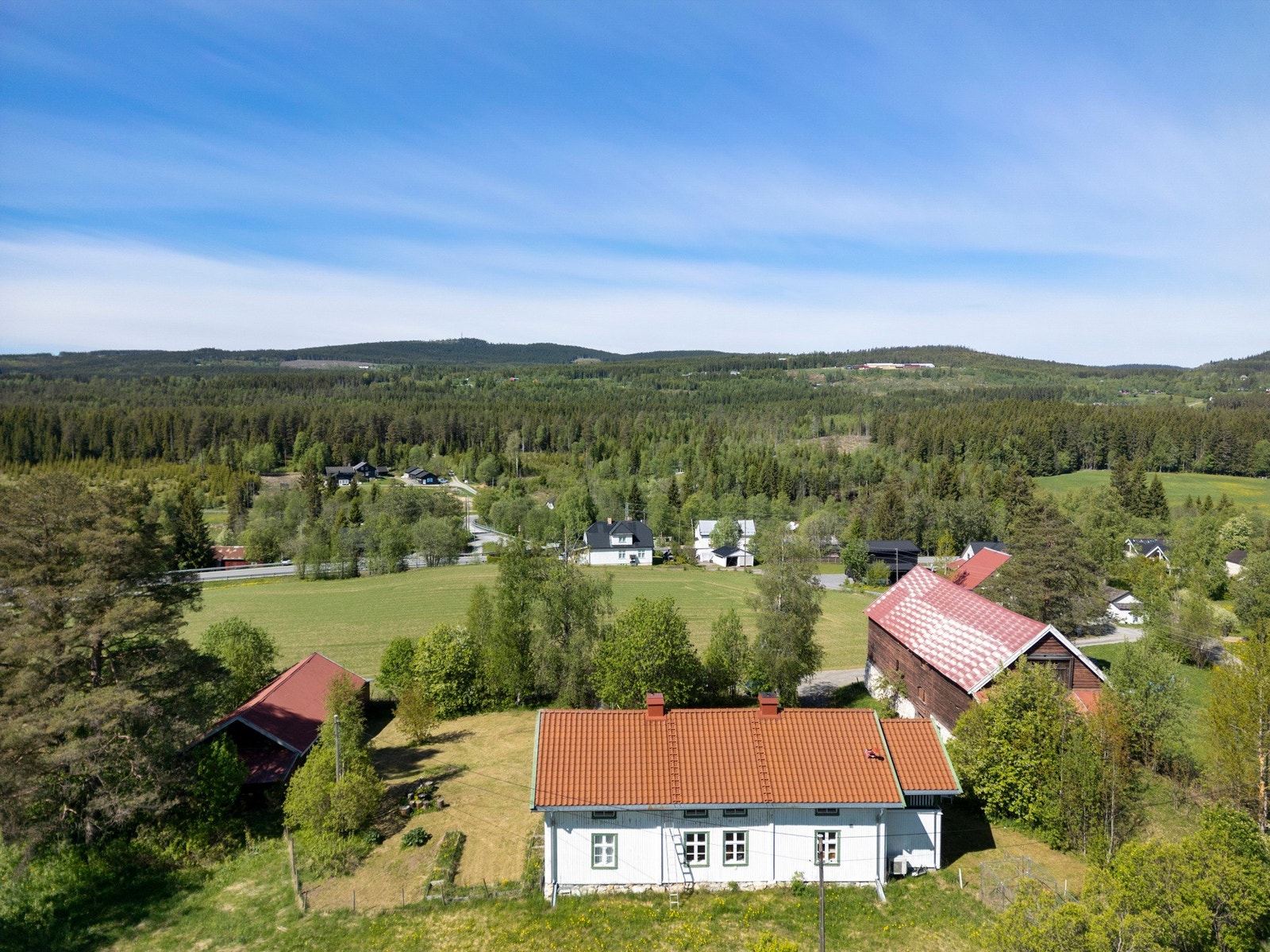 Kun ca. 2 km unna ligger Reinsvoll sentrum - et hyggelig og barnevennlig tettsted med fantastiske muligheter for friluftsliv året rundt. Galleribilde