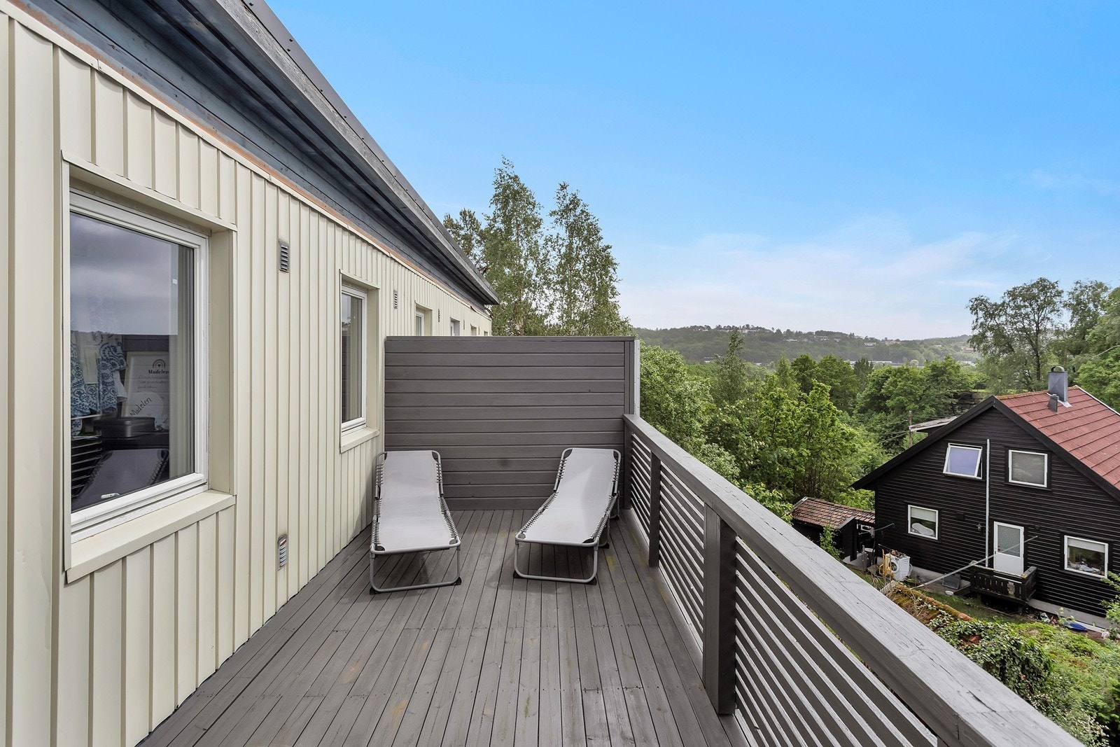 Stor og solrik veranda Galleribilde
