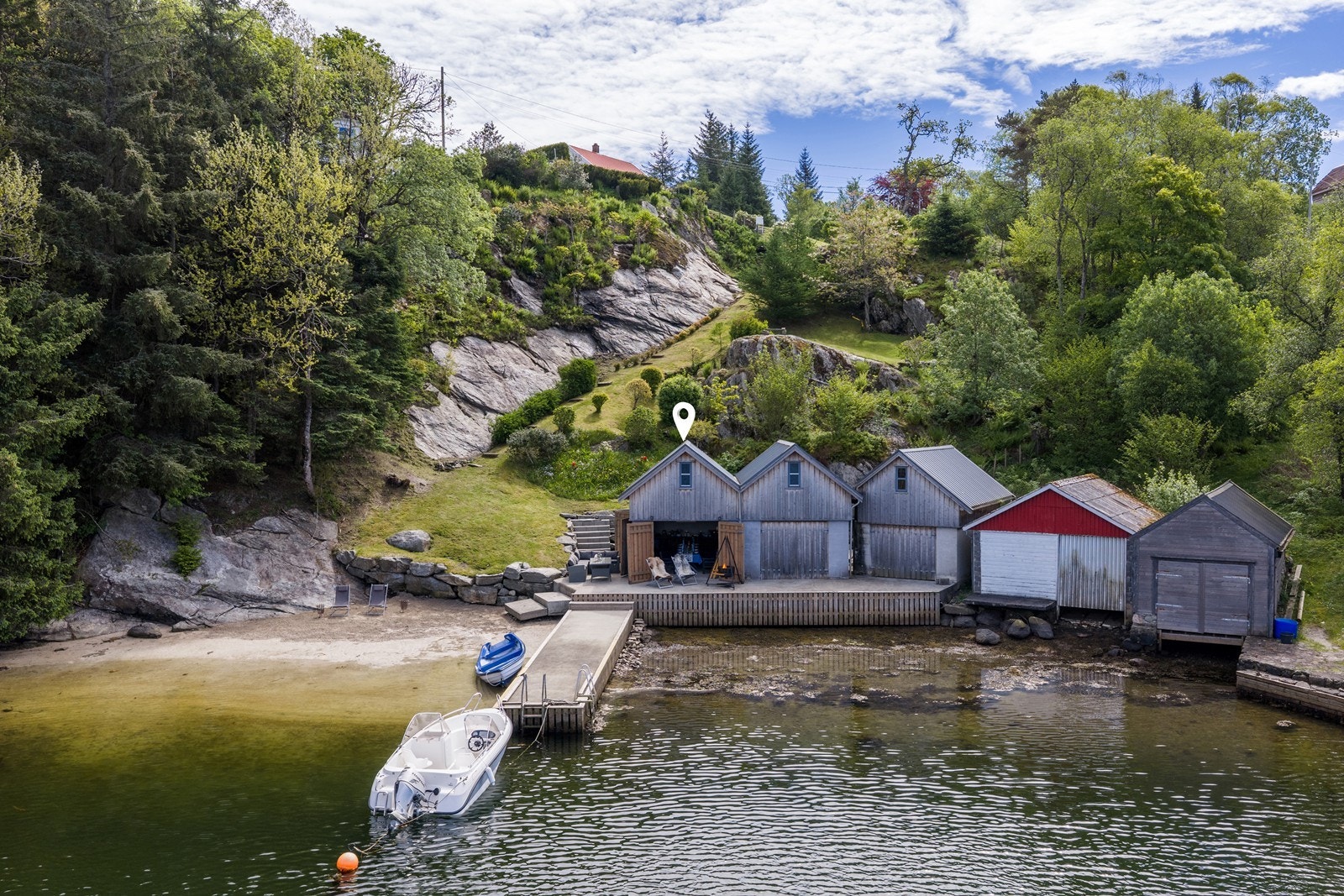 Her kan en nyte sommerdagen i solrike omgivelser Galleribilde