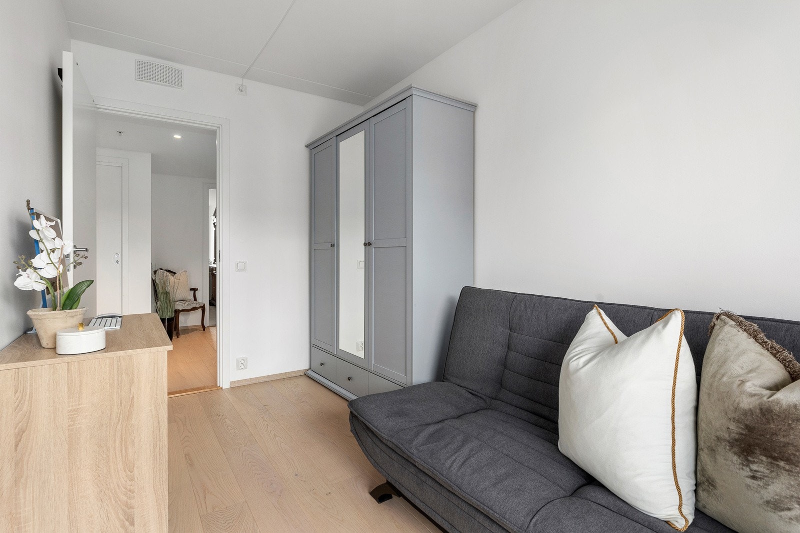 Også soverom 2 har plass til å møblere med seng og garderobe. Galleribilde