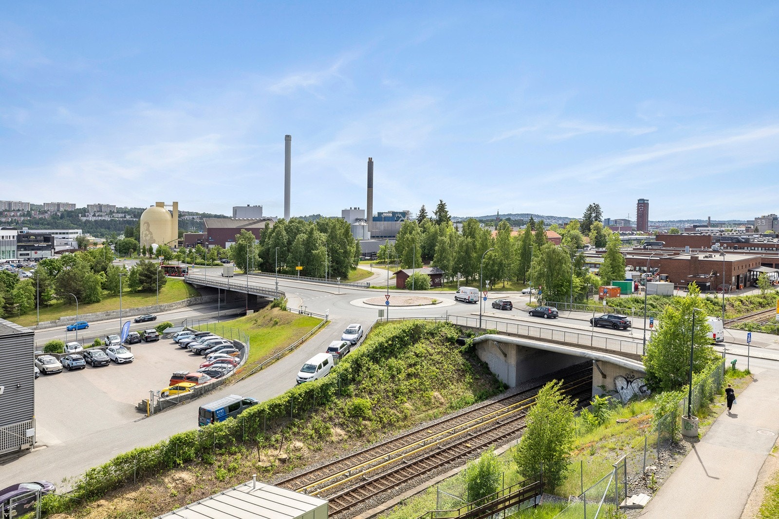 Fra balkong tilknyttet stuen har du solen frem til etttermiddagen. Galleribilde
