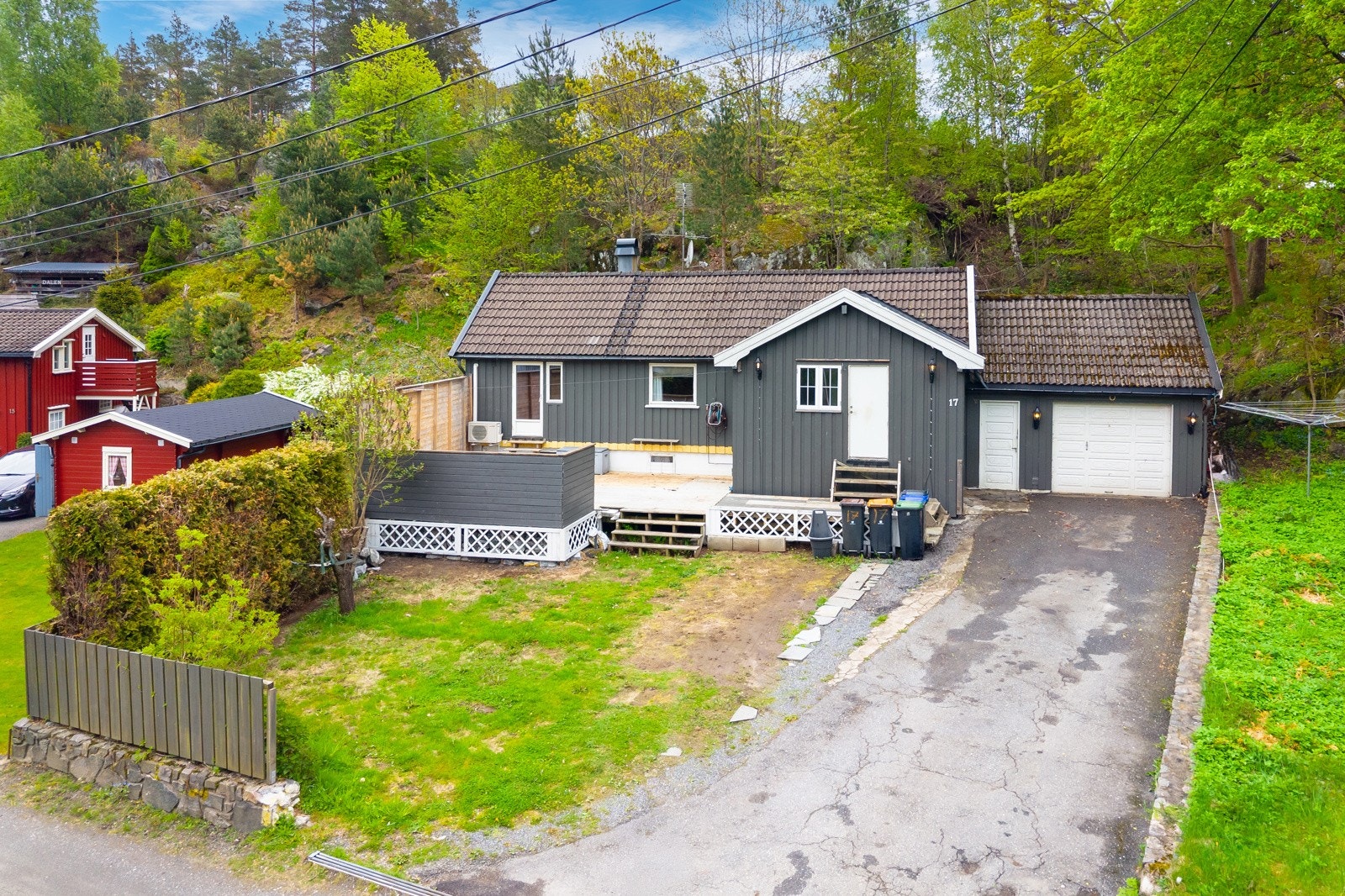 Enebolig med alt på en flate og integrert garasje. Galleribilde