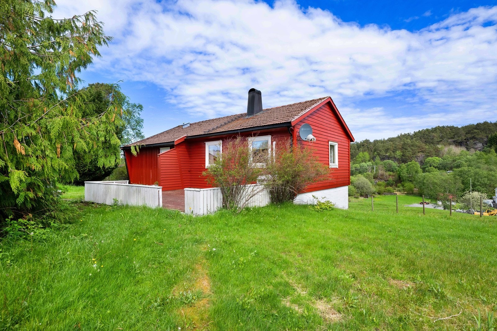 Eiendommen har en flott, landlig og skjermet beliggenhet på Kjerrgarden på Askøy. Galleribilde