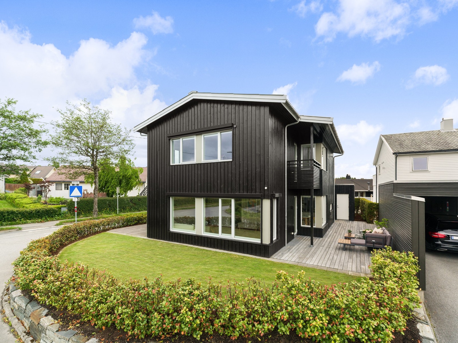 Gamle Åslandsvegen 39 er en flott og moderne enebolig over to plan. Galleribilde