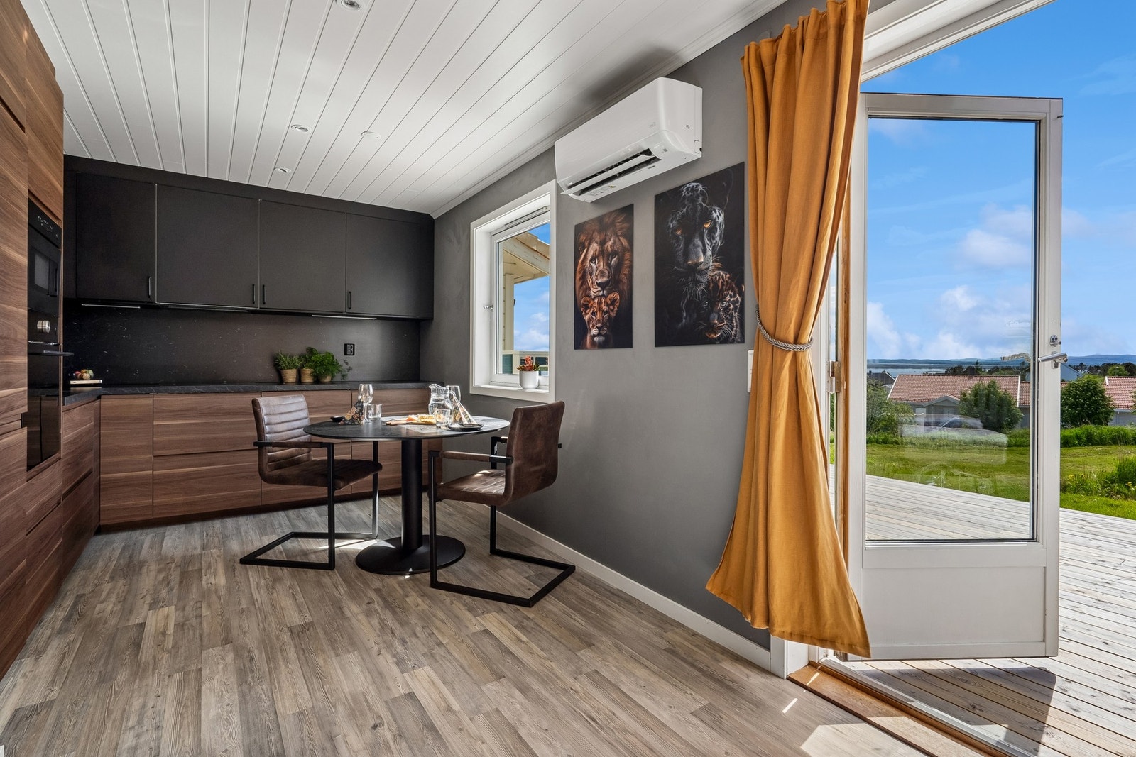 Kjøkkenet ble oppusset i 2021 og er vurdert til TG1 - beste tilstandsgrad på bruktbolig Galleribilde