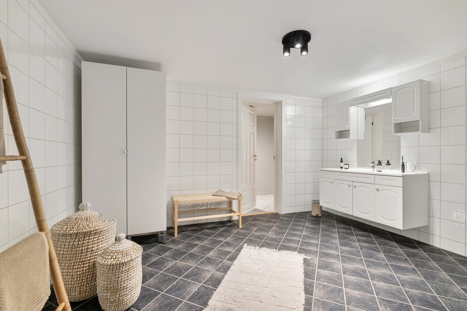 Badet er på romslige 13 kvm. Galleribilde