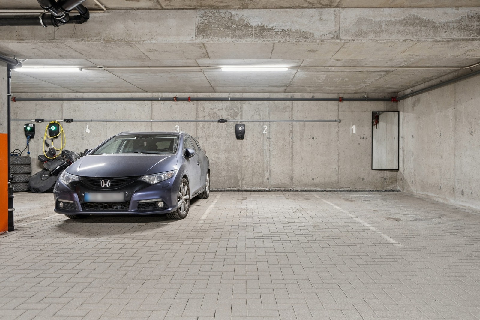 Det medfølger parkeringsplass i felles garasjeanlegg. Mulighet for elbillader. Galleribilde