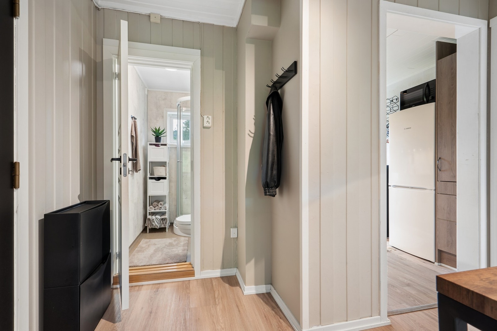 Fra inngangspartiet er det direkte tilgang til badet. Galleribilde