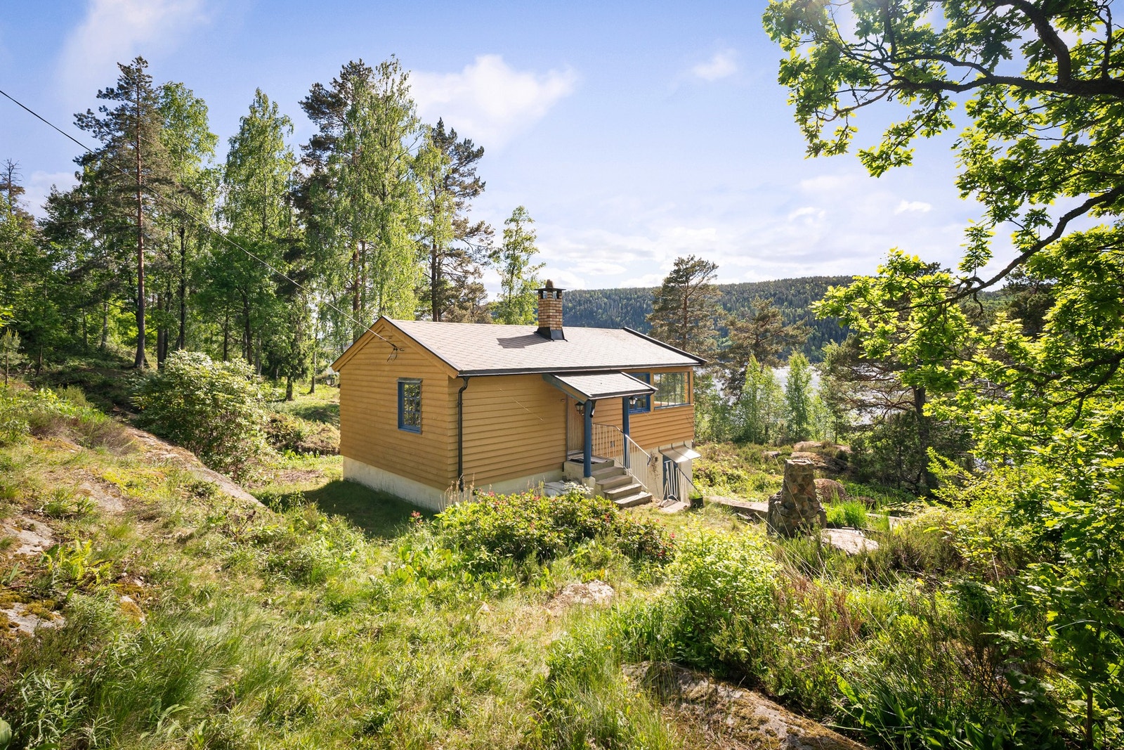 Her finner du en rolig og naturskjønn atmosfære, perfekt for deg som ønsker å trekke deg tilbake fra hverdagen og nyte ekte hytteidyll Galleribilde