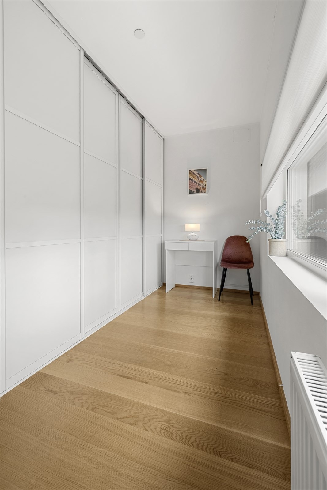 Alle soverommene har PVC-vinduer med 3-lags glass som sikrer god isolasjon. Galleribilde