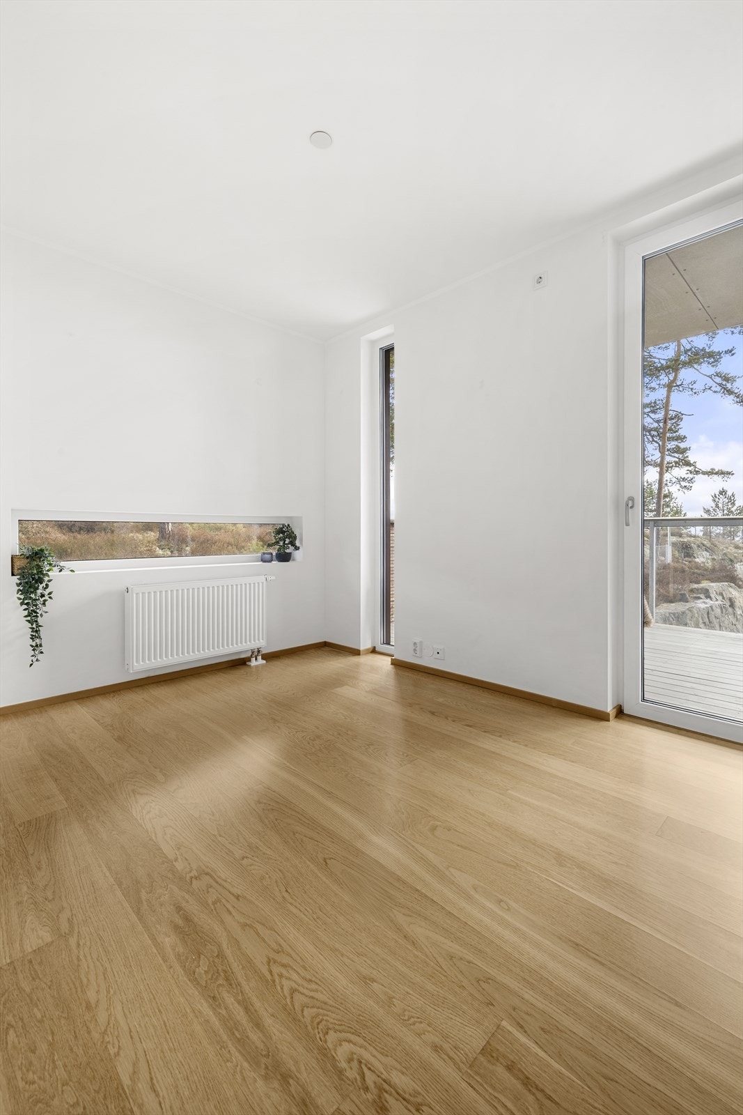 Det tredje soverommet har også utgang til den store balkongen. Her er det også egen walk-in-garderobe Galleribilde