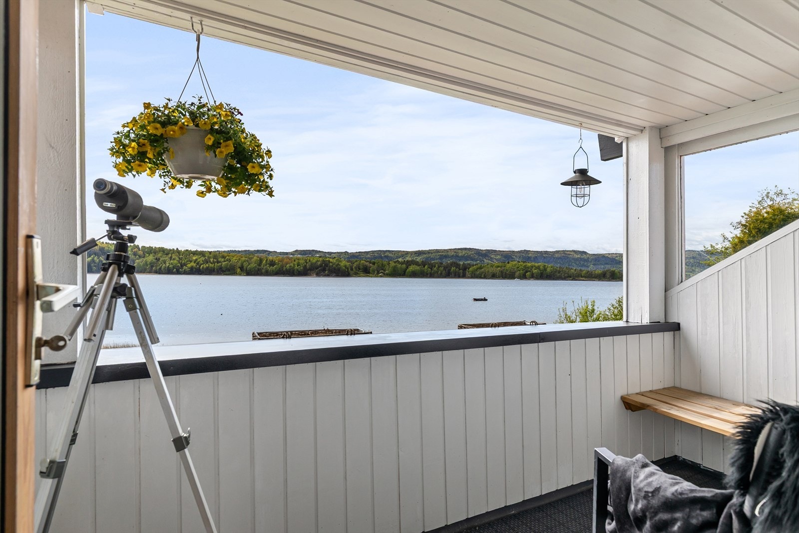 Utsikt fra balkongen i loftetasjen. Galleribilde