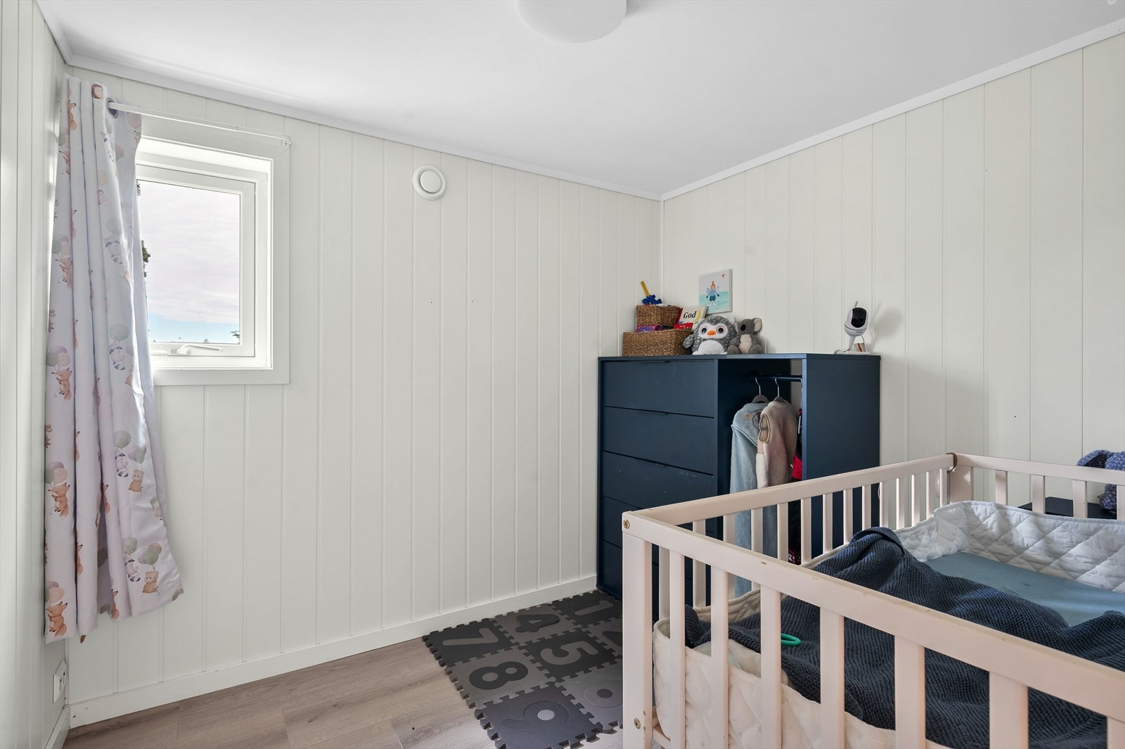 Rom i kjeller i dag benyttet som soverom, dette er ikke søkt godkjent hos kommunen. Galleribilde