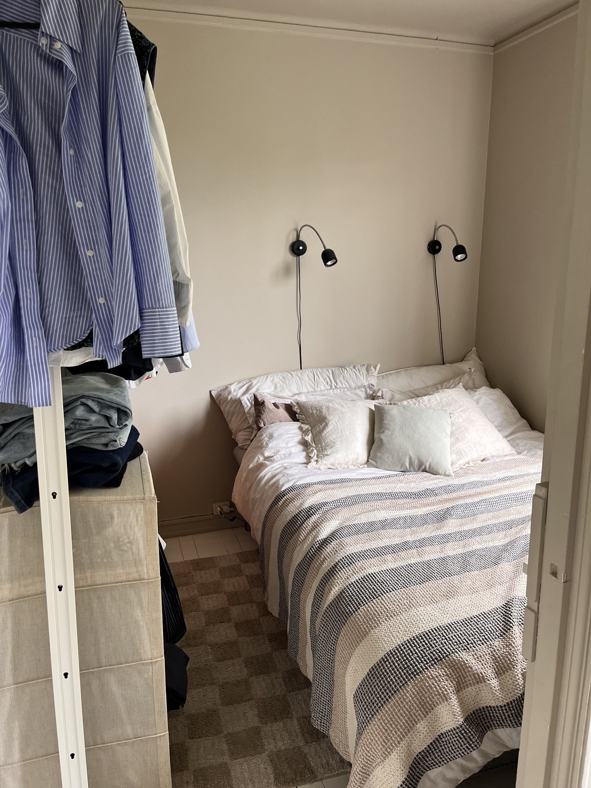 Soverom med plass til dobbelseng. Galleribilde