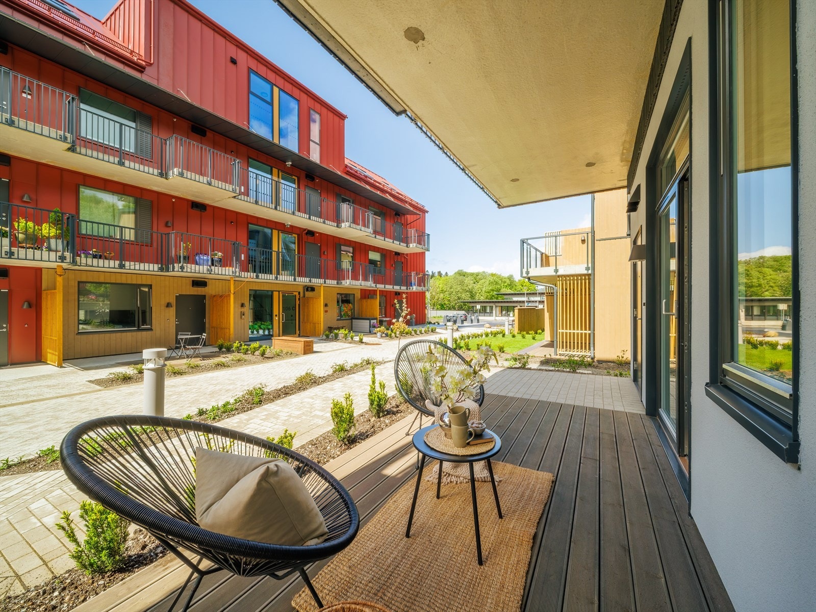 På terrassen er det plass til sittegruppe, grill og beplantning. Galleribilde