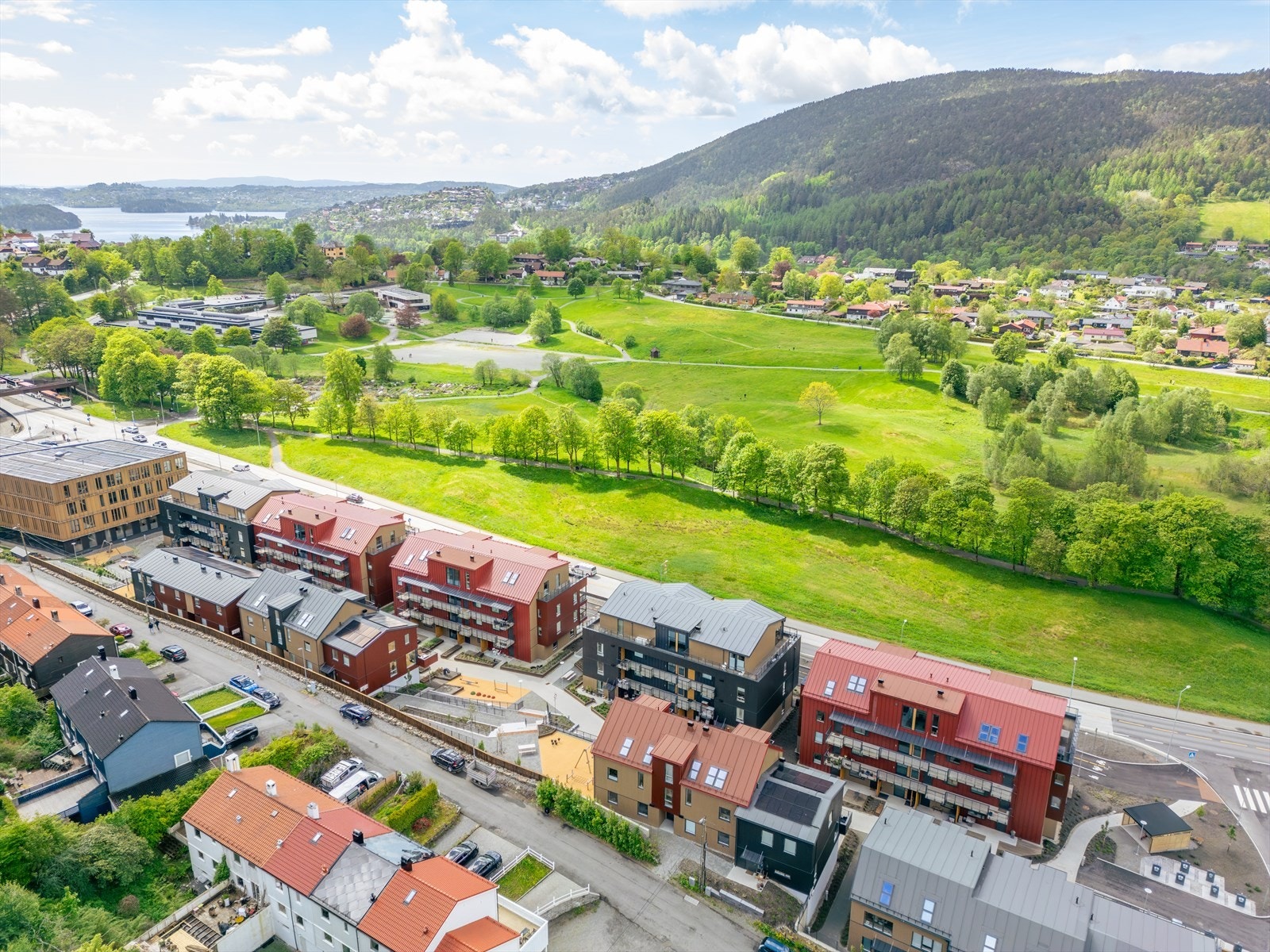 Nydelige Storetvteitmarken like ved - perfekt for rekreasjon eller trimturer. Galleribilde