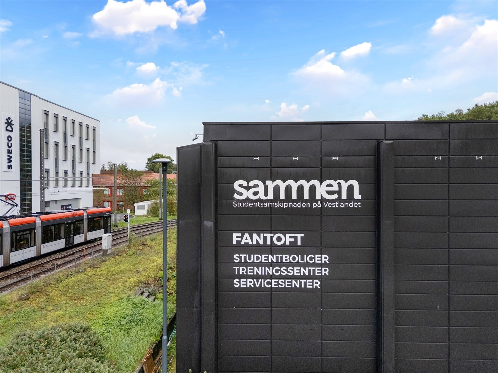 SAMMEN treningssenter kun 5 minutters gange fra boligen. Galleribilde