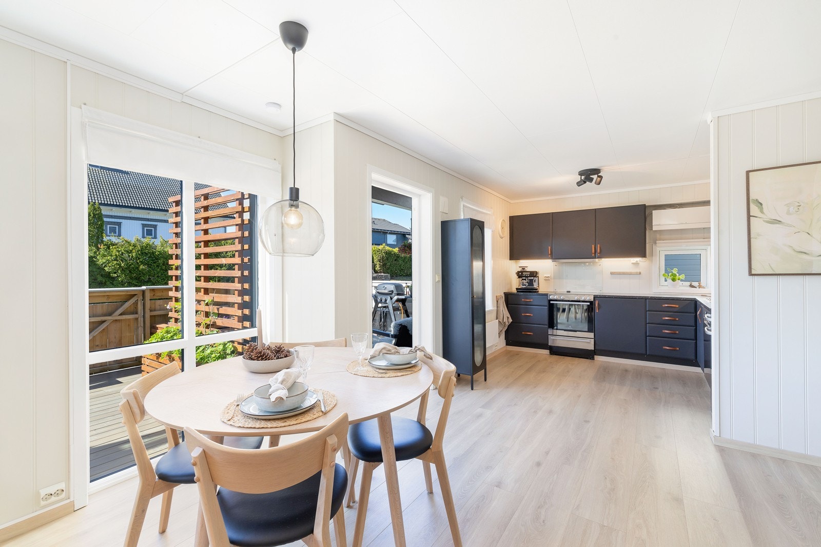 Direkte adkomst fra stue/kjøkken til terrasse Galleribilde