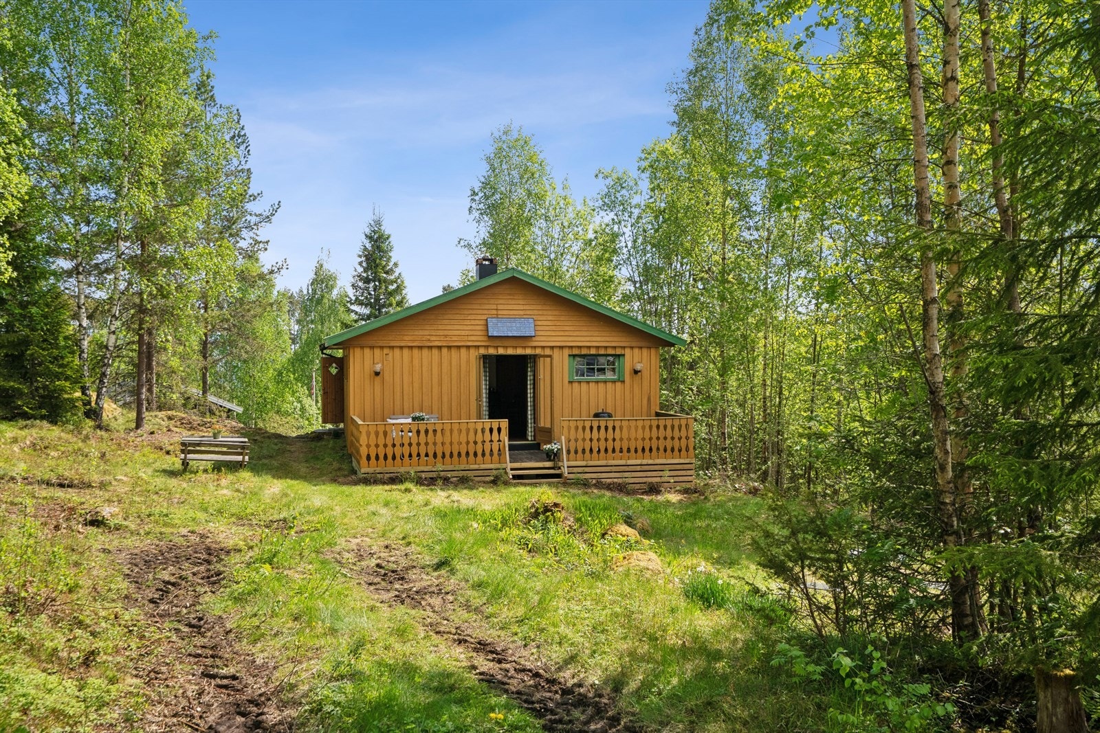 Eiendommen har tilgang til borevann som deles med nabohytte. Galleribilde