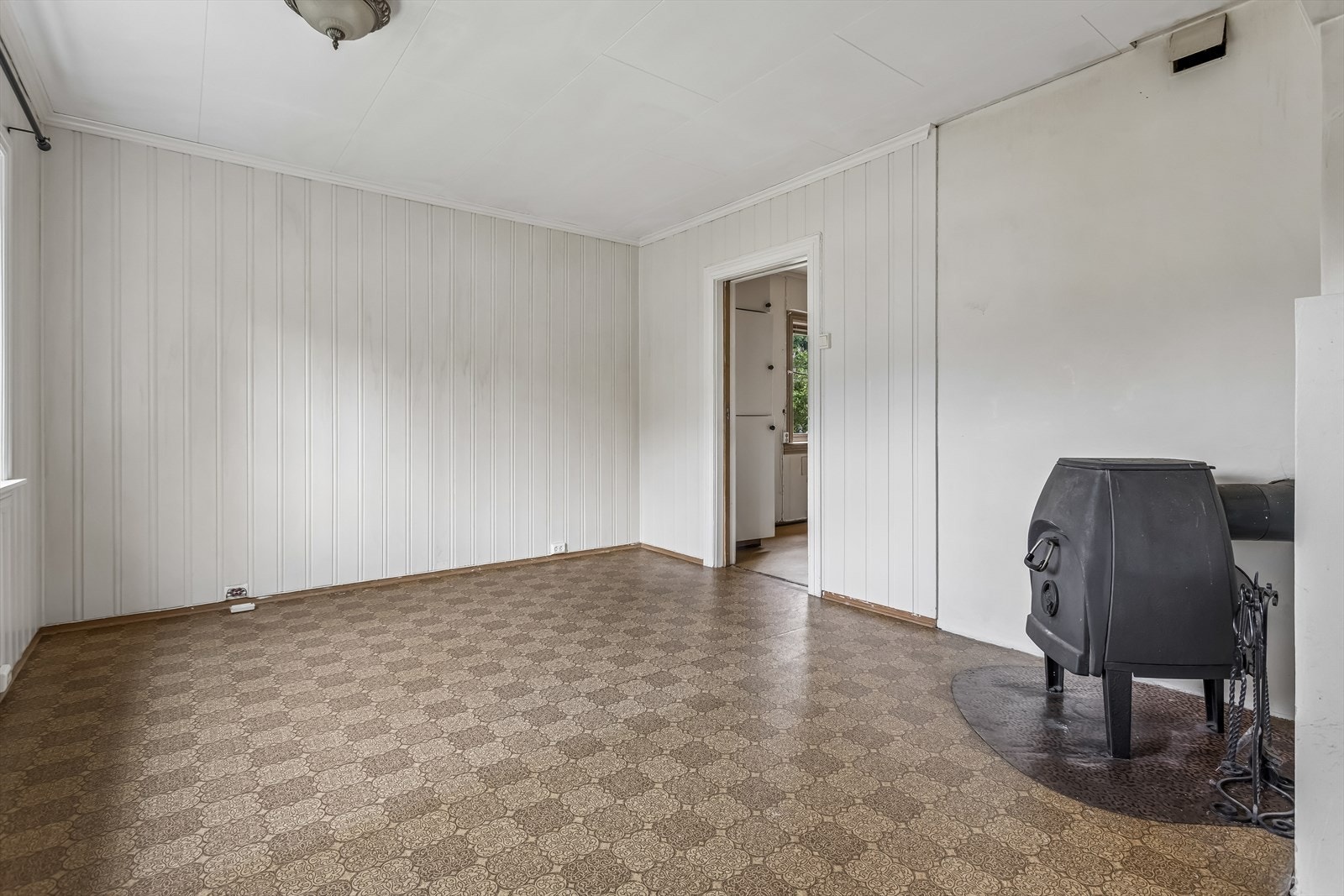 I tilknytning til stuen er det et eldre ildsted. Galleribilde
