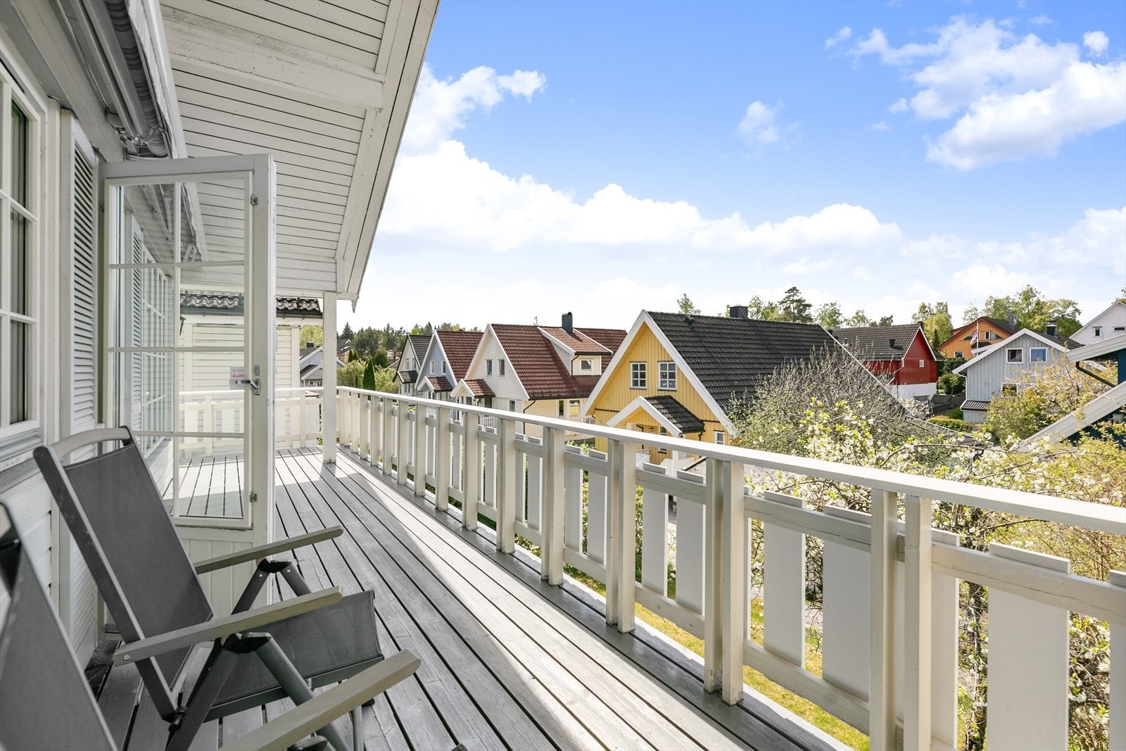 Hyggelig terrasse med direkte utgang fra stue. Galleribilde