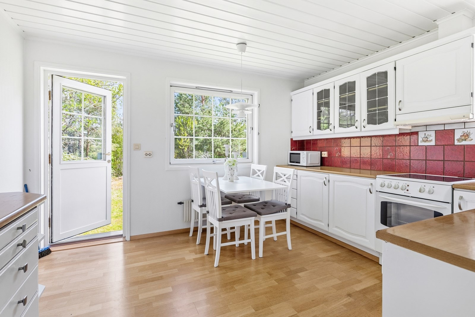 Også her er det god plass til spisegruppe, et perfekt sted å nyte morgenkaffen. Galleribilde