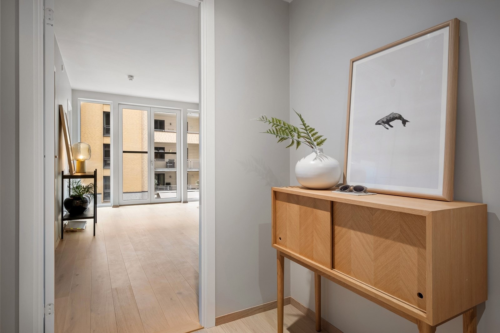 Fra gangen kommer man direkte inn til kjøkken/stuen. Galleribilde