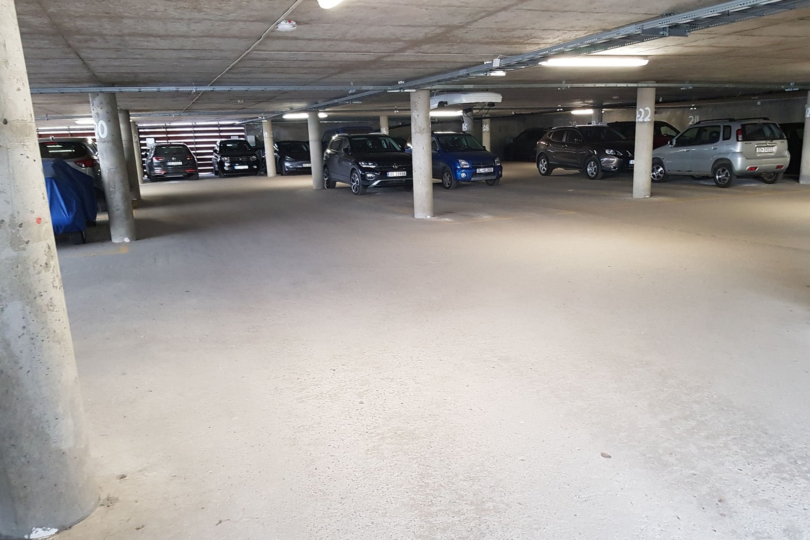 Garasjeplass med elbil-lader, nyrehabilitert garasje. Galleribilde