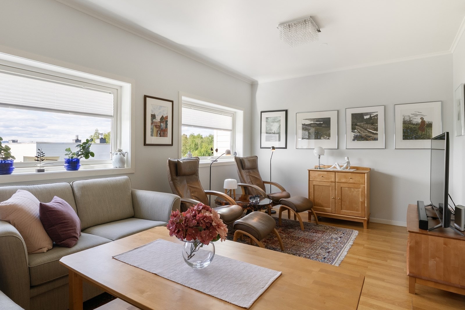Opprinnelig var det et tredje soverom her, men dette er fjernet til fordel for en større stue. Galleribilde