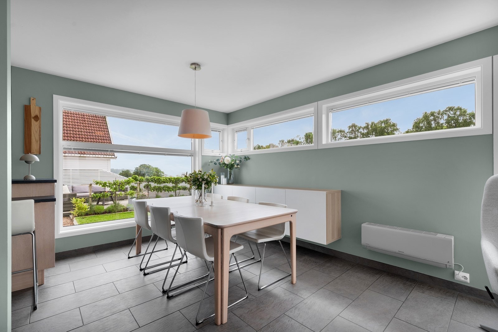 Stue - plass til stort spisebord Galleribilde