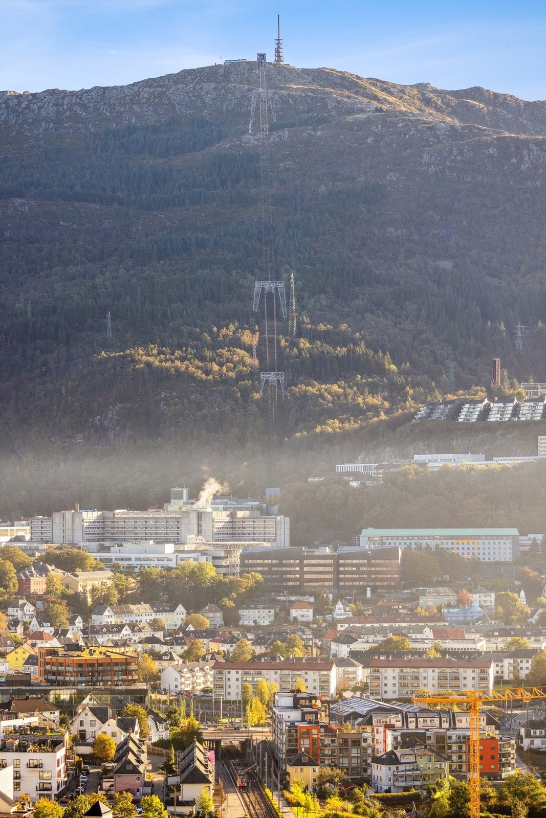 Leiligheten har en østvendt altan med praktfull utsikt mot fløyen, og Ulriken. Galleribilde