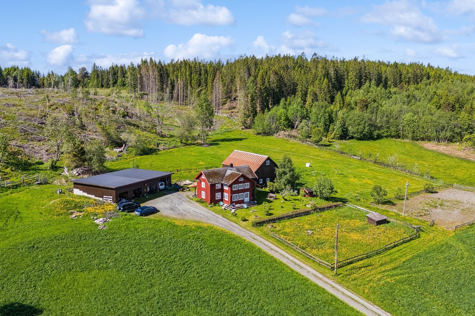 Aktiv Eiendomsmegling v/ Hallvard Riseth Fjone har gleden av å presentere Vågavegen 40 - et svært idyllisk småbruk med attraktiv beliggenhet på vakre Inderøya. Galleribilde