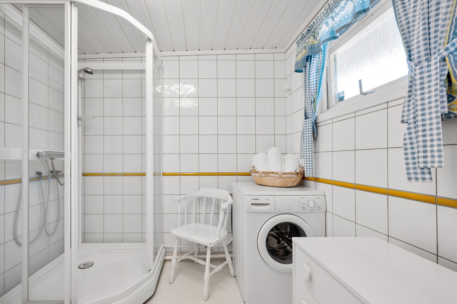 På dette badet er det også opplegg for vaskemaskin. Galleribilde
