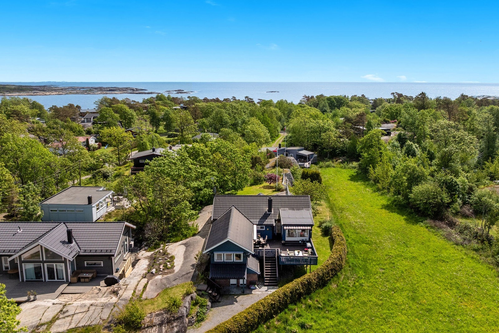 Hytta ligger i et populært område på Anvik i Stavern. Galleribilde